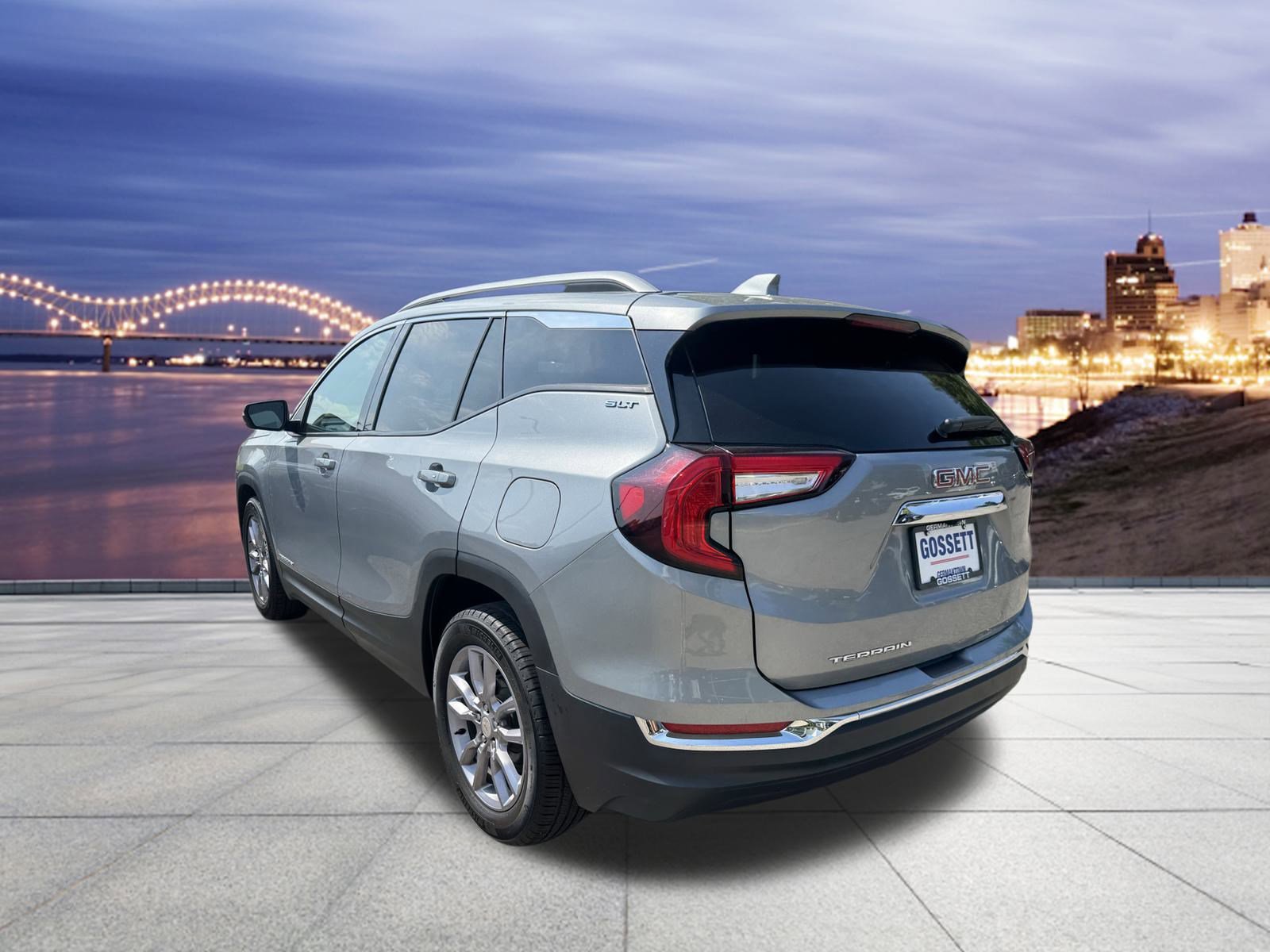 Used 2023 GMC Terrain SLT image 3