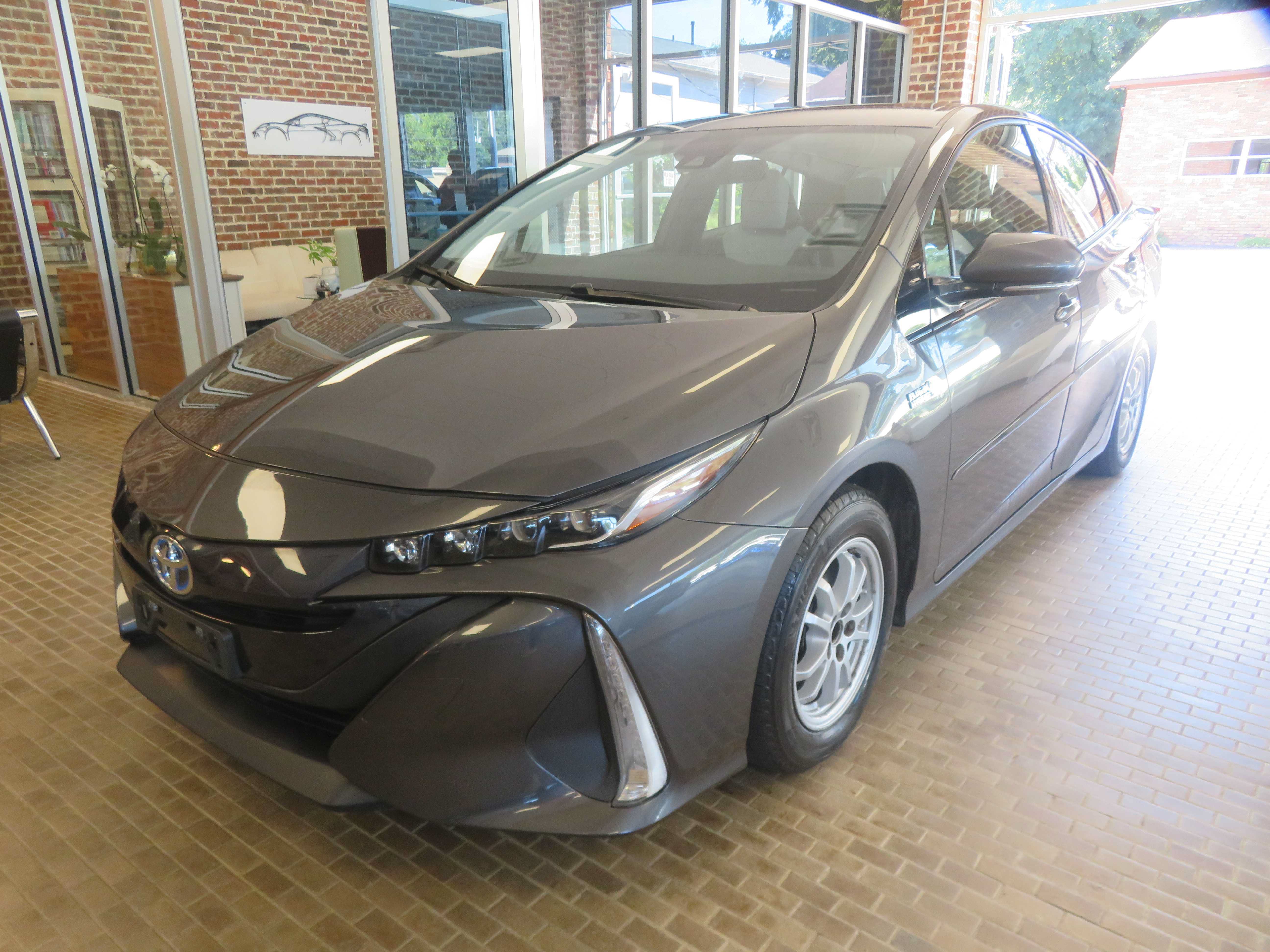 Used 2018 Toyota Prius Prime Premium FWD image 1