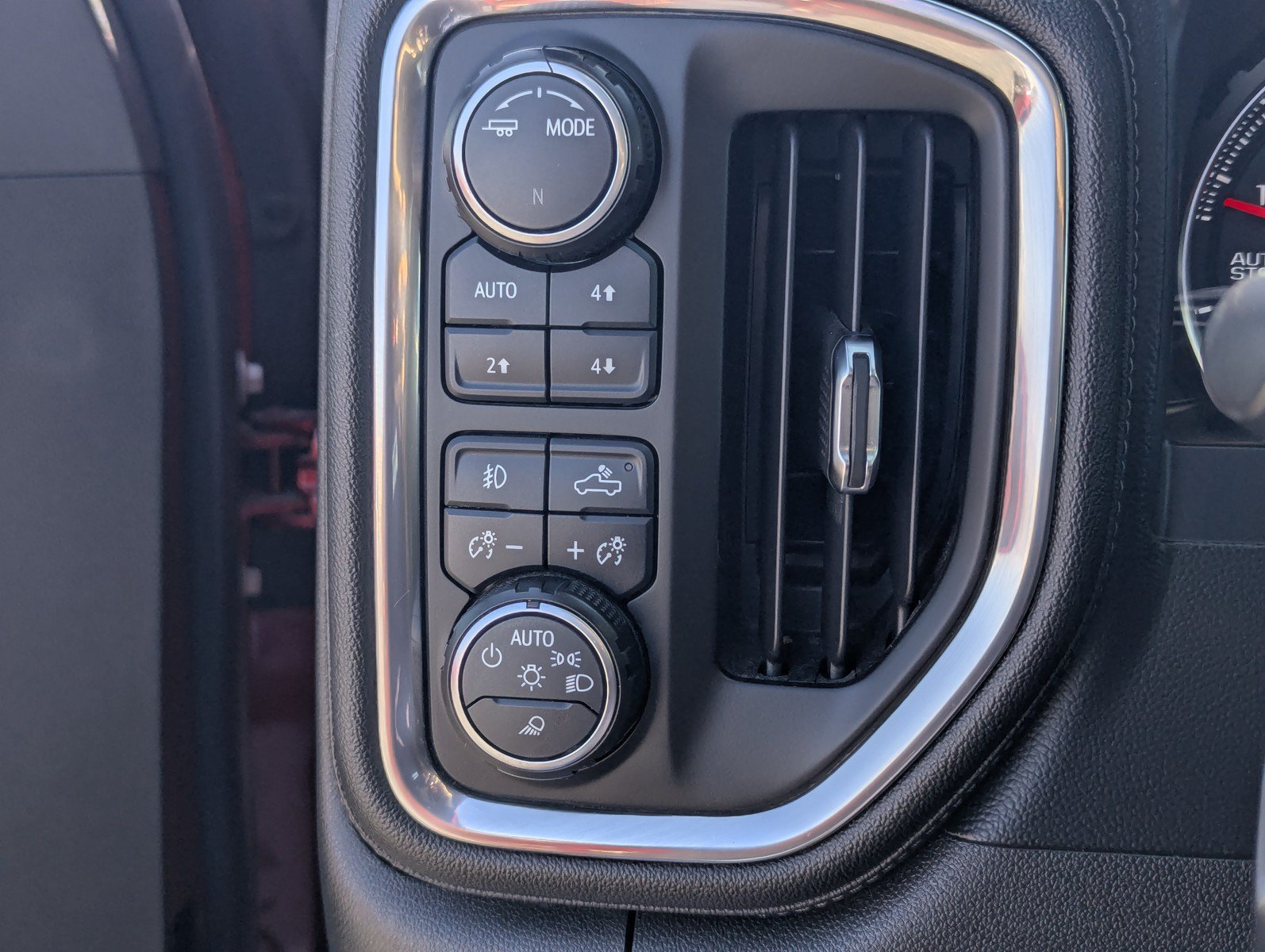 Used 2021 Chevrolet Silverado 1500 LT Trail Boss w/ Convenience Package II AWD/4WD image 11
