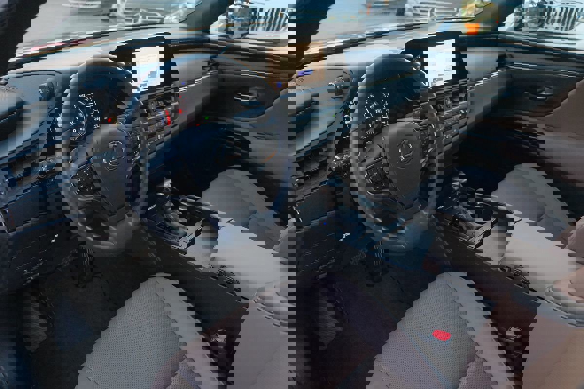 Used 2023 Lexus ES 350 image 13