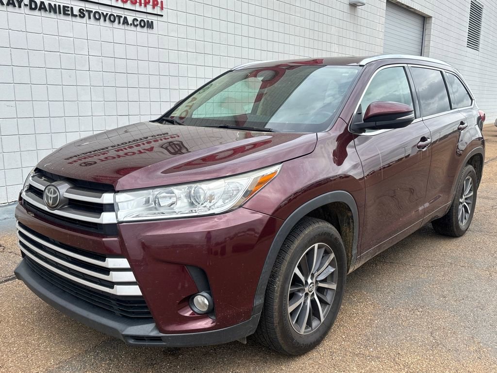 Used 2018 Toyota Highlander XLE image 1