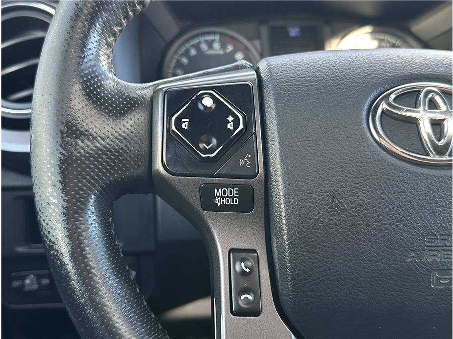 Used 2017 Toyota Tacoma TRD Off-Road image 21