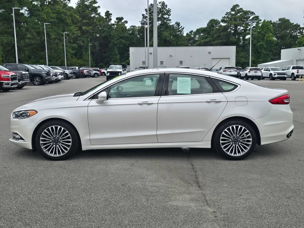Used 2017 Ford Fusion SE w/ Fusion SE Technology Package FWD image 2