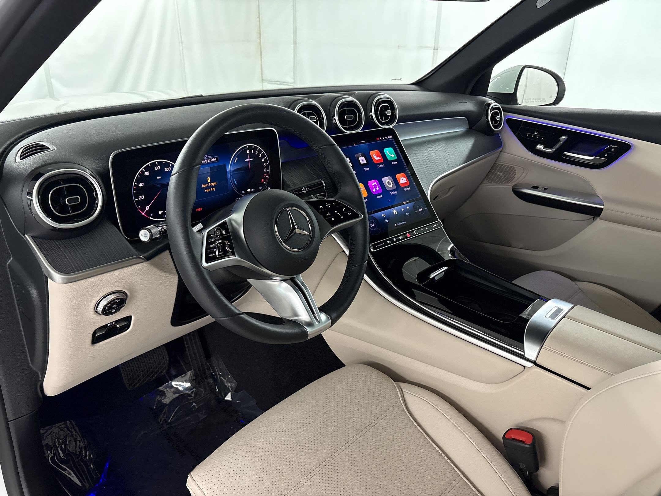 Certified 2025 Mercedes-Benz GLC 350e 4MATIC image 4