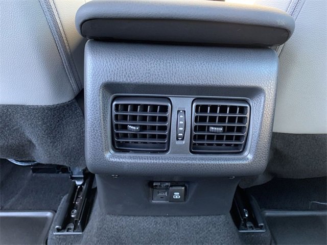 Used 2025 Toyota Camry SE image 32