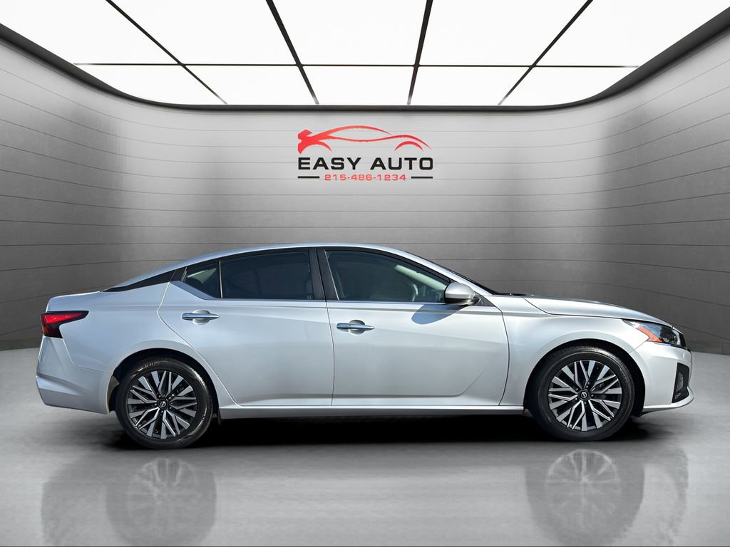 Used 2023 Nissan Altima 2.5 SV image 5