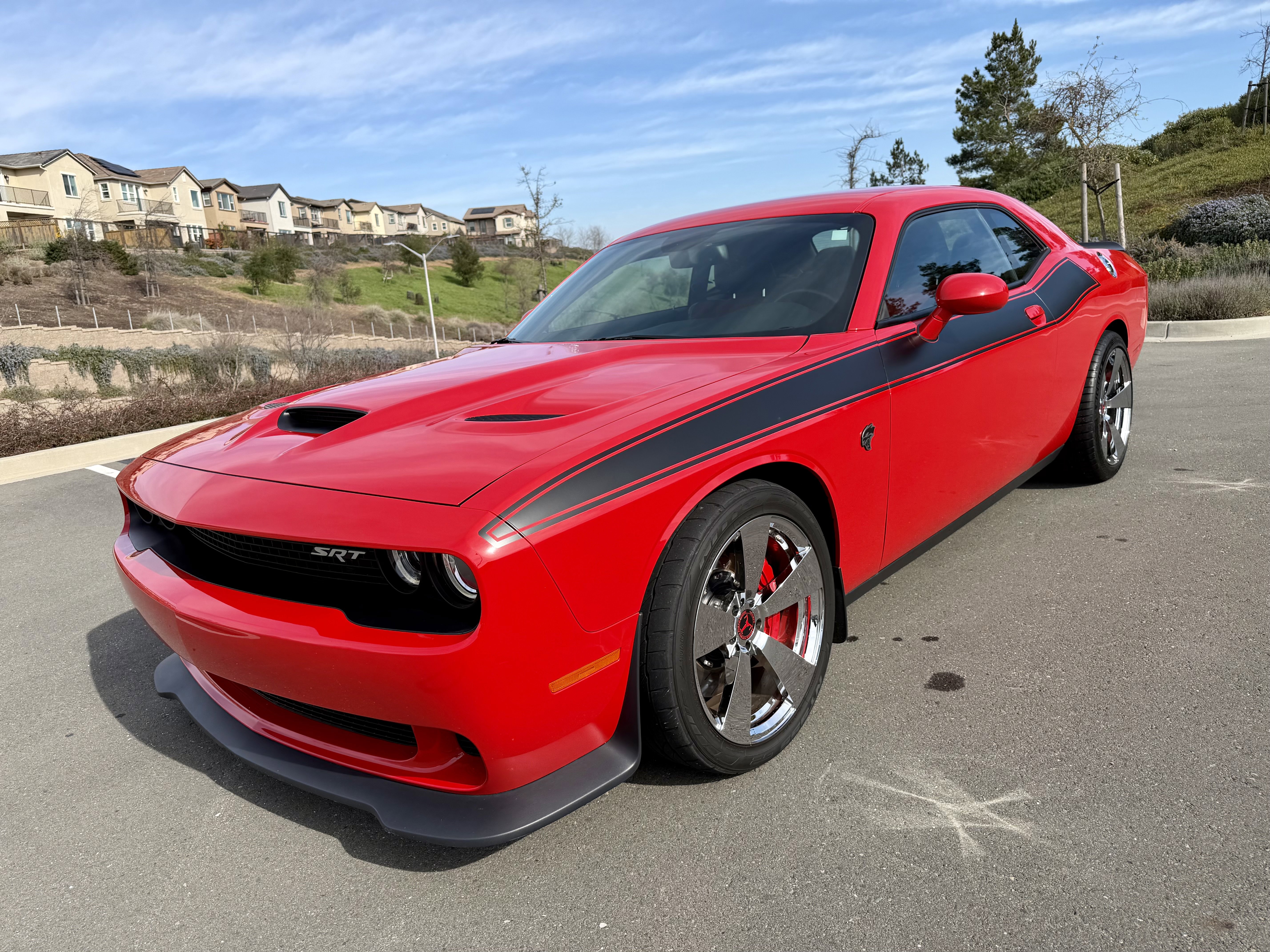 Used 2015 Dodge Challenger SRT Hellcat image 1