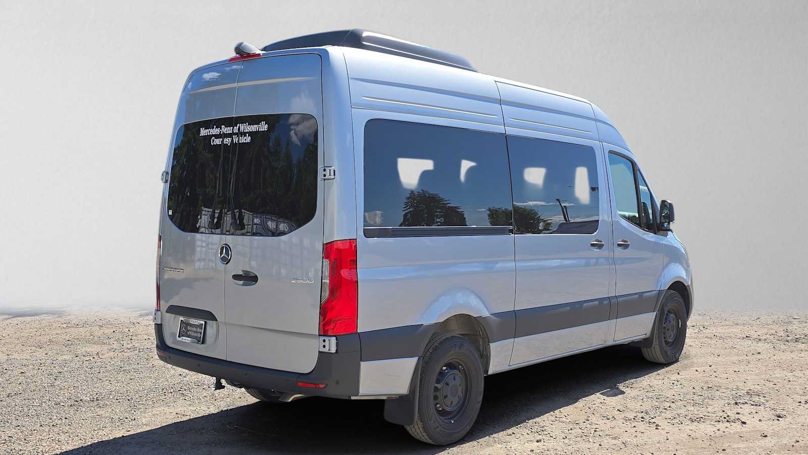 Used 2025 Mercedes-Benz Sprinter 2500 image 3