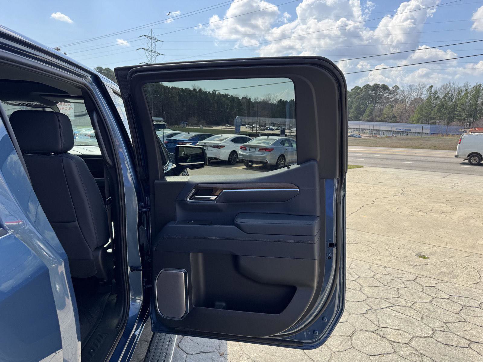 Used 2024 Chevrolet Silverado 1500 High Country image 16