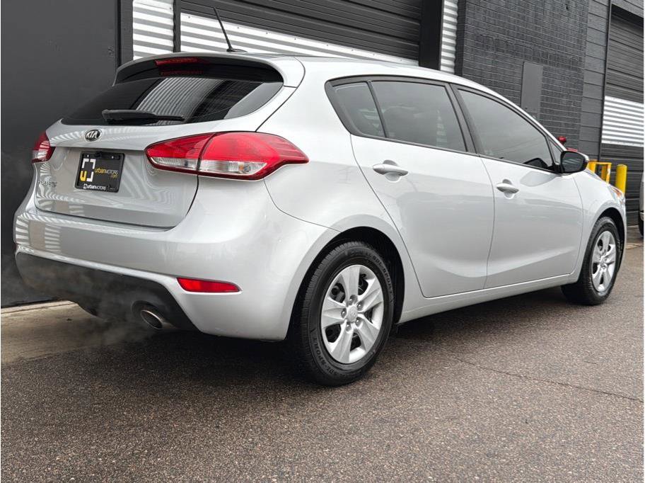 Used 2017 Kia Forte LX FWD image 3