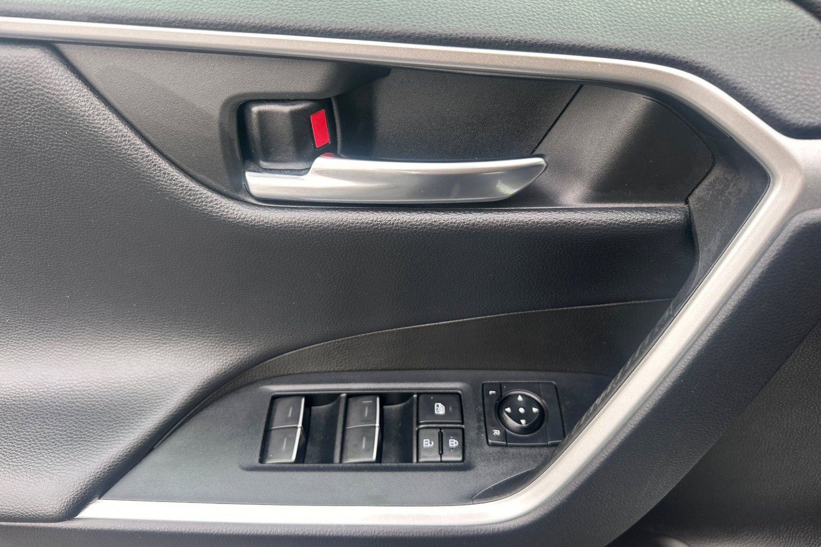 Used 2022 Toyota RAV4 TRD Off-Road w/ TRD Off-Road Weather Package image 11