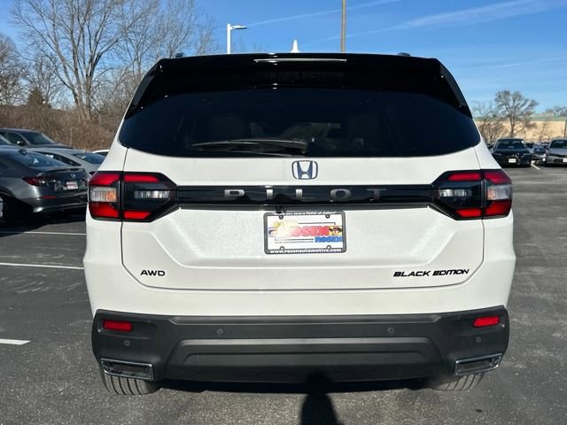 New 2025 Honda Pilot Black Edition image 4