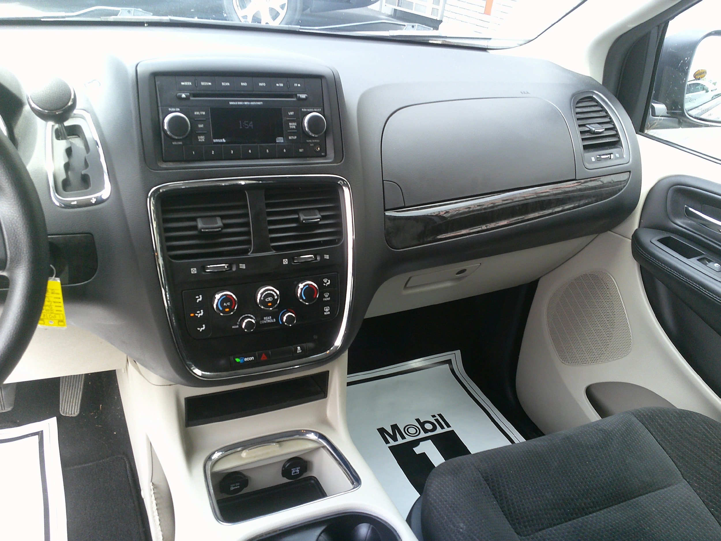 Used 2016 Dodge Grand Caravan SXT FWD image 25