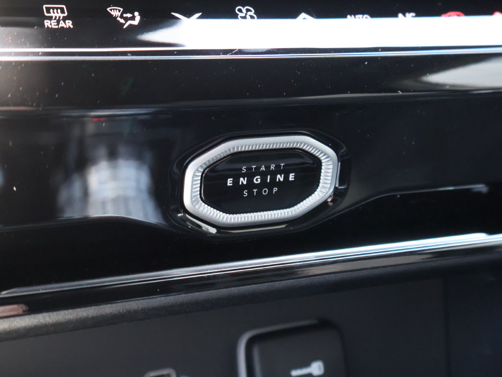 New 2026 Jeep Grand Cherokee Altitude AWD/4WD image 32