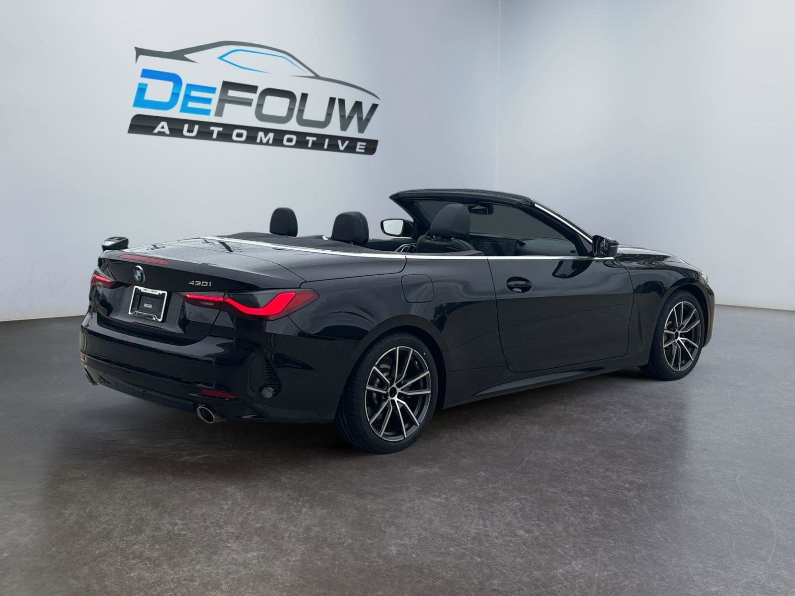 Certified 2025 BMW 430i Convertible RWD image 3