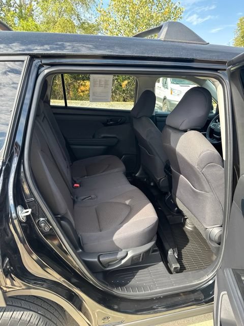 Used 2023 Toyota Highlander LE AWD/4WD image 14