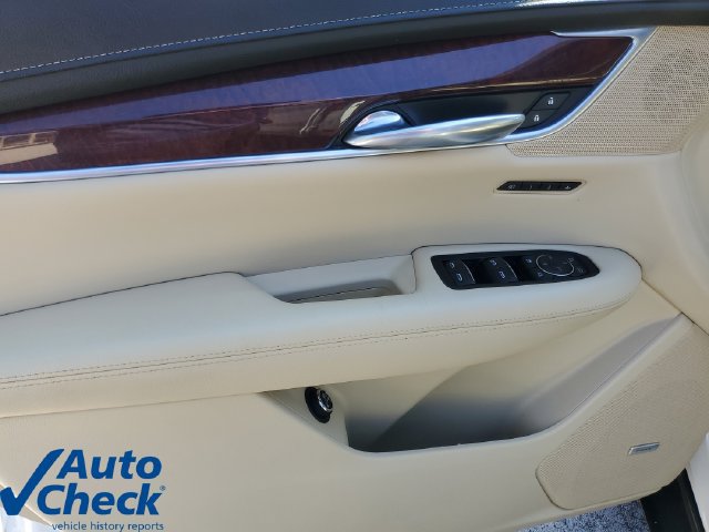 Used 2018 Cadillac XT5 Premium Luxury FWD image 18