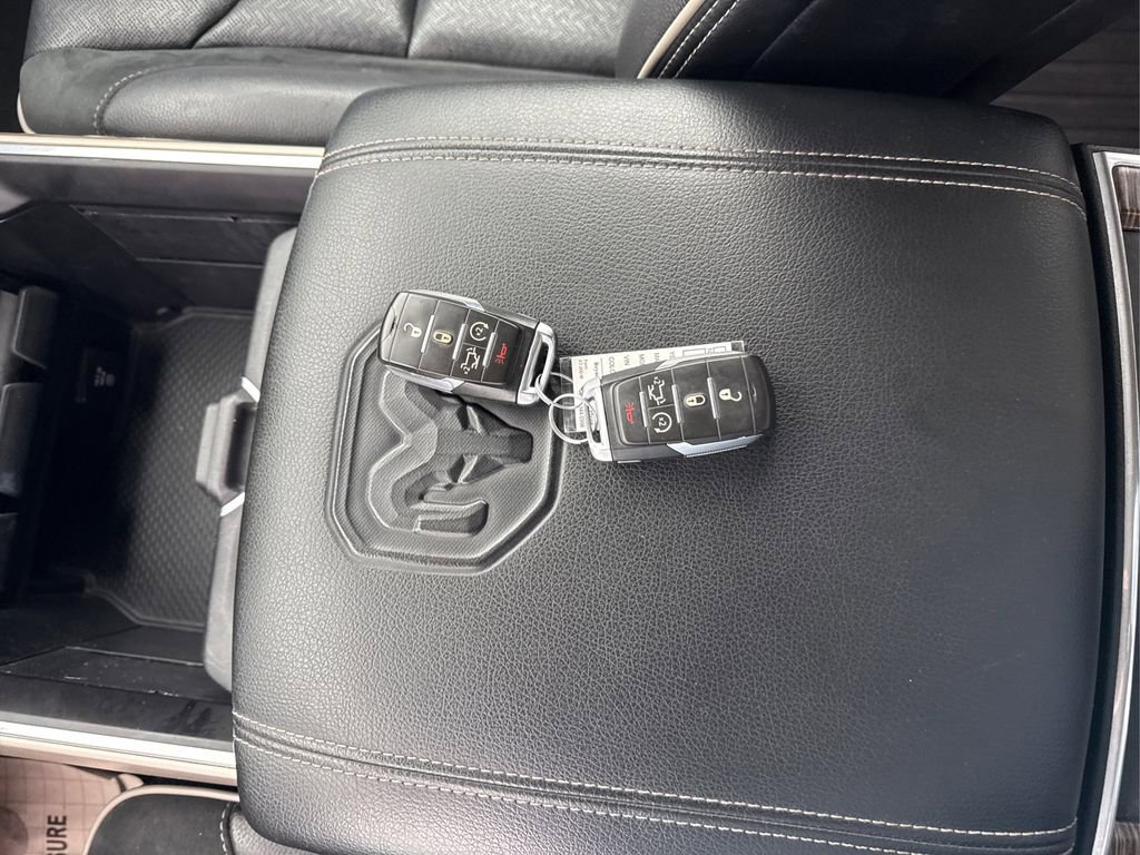 Used 2019 RAM 1500 Laramie AWD/4WD image 12