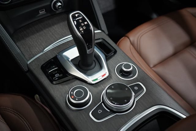 Used 2023 Alfa Romeo Stelvio Ti AWD/4WD image 28