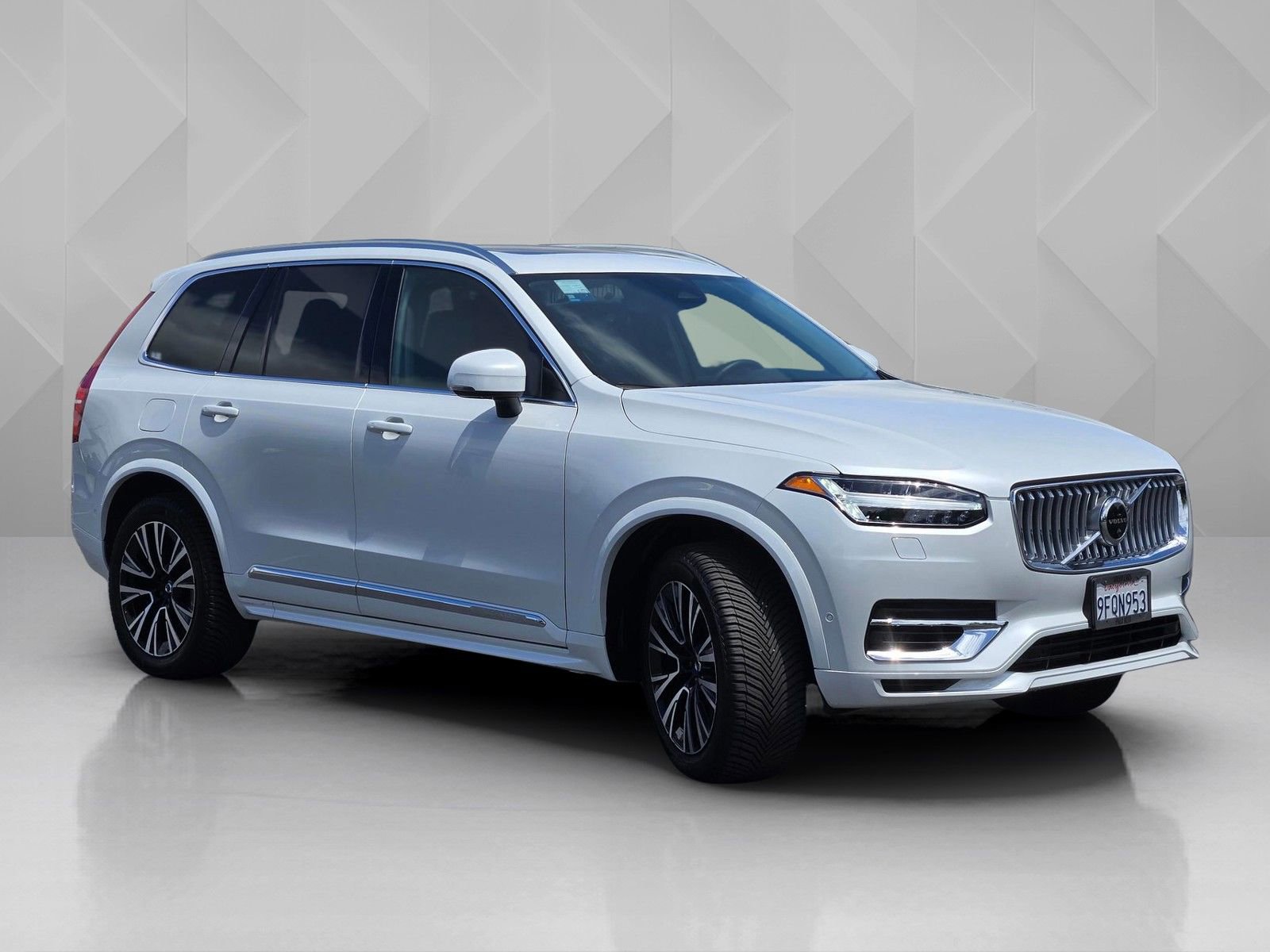 Certified 2023 Volvo XC90 T8 Plus AWD/4WD image 8