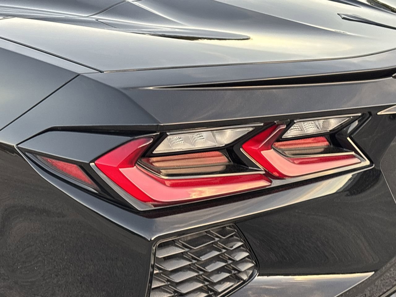 Used 2023 Chevrolet Corvette Stingray Premium Conv w/ Stealth Interior Trim Package image 7