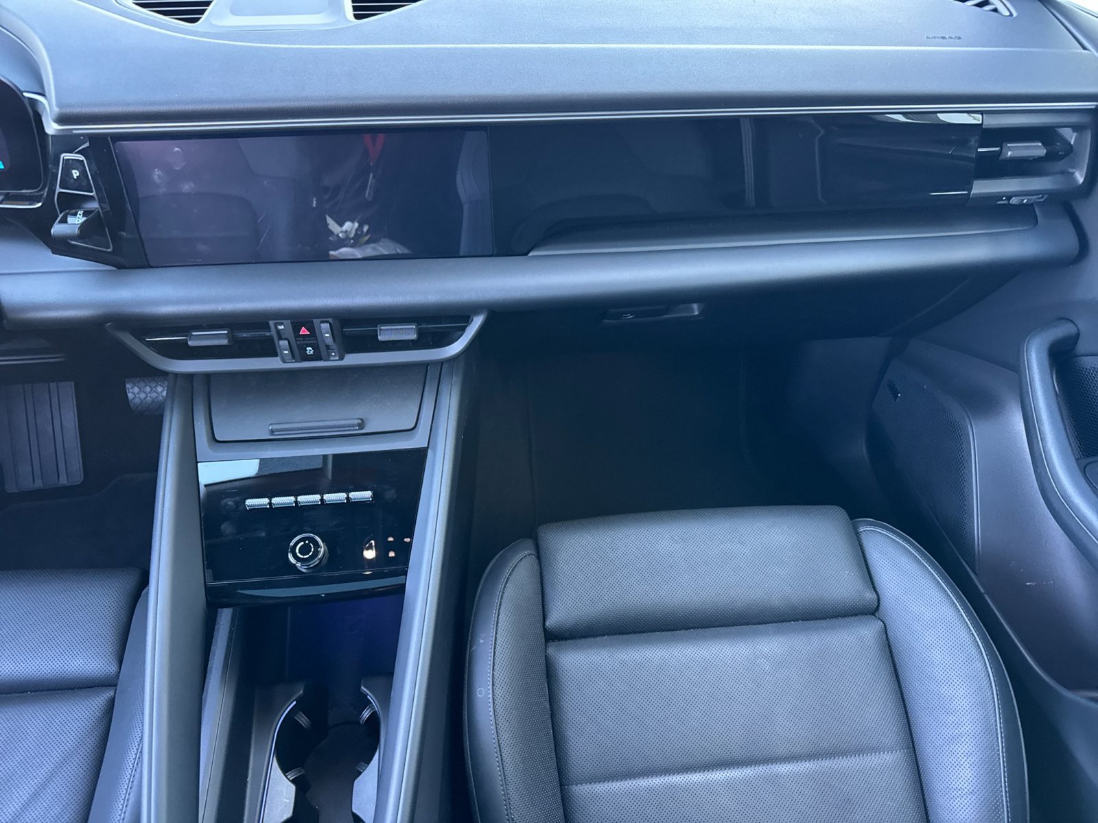 Used 2025 Porsche Macan Electric RWD image 25