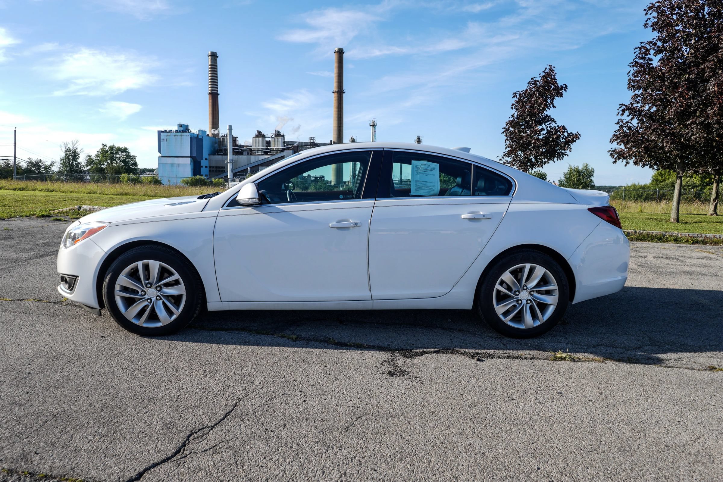 Used 2016 Buick Regal Premium w/ Driver Confidence Package #2 FWD image 2