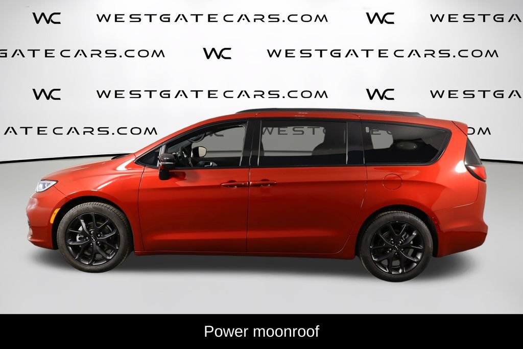 Used 2025 Chrysler Pacifica Limited FWD image 5