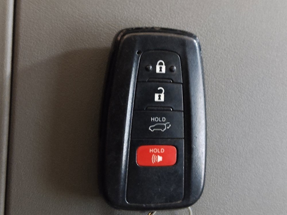 Used 2022 Toyota Highlander LE FWD image 32