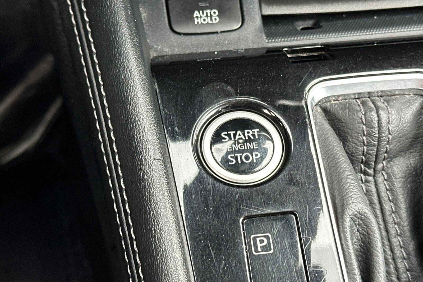 Used 2023 Nissan Kicks SR image 32