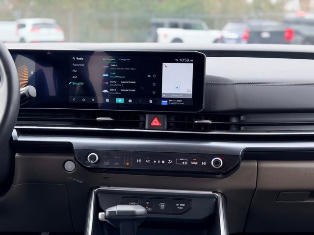 Used 2025 Kia Carnival image 23