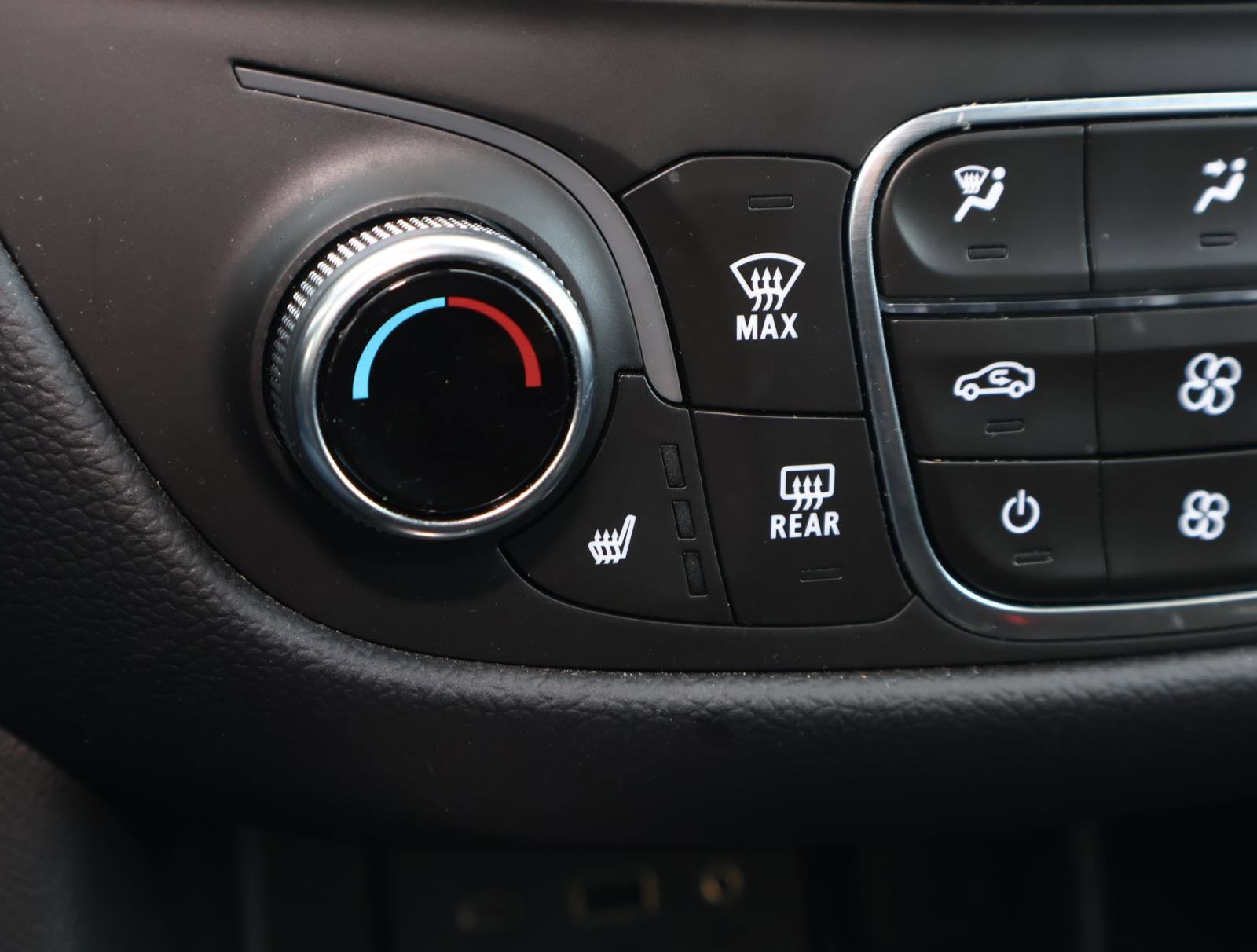 Used 2023 Chevrolet Equinox LT FWD image 27