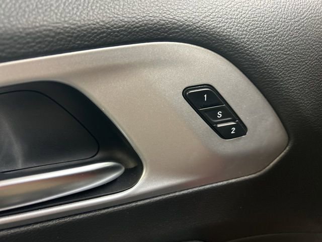 Used 2025 Chrysler Pacifica Limited image 17