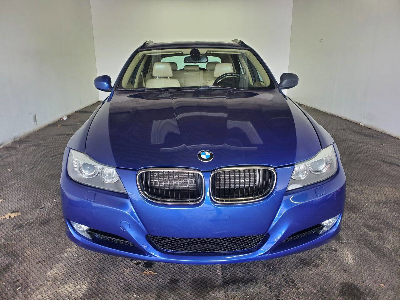 Used 2011 BMW 328i xDrive Wagon AWD/4WD image 2