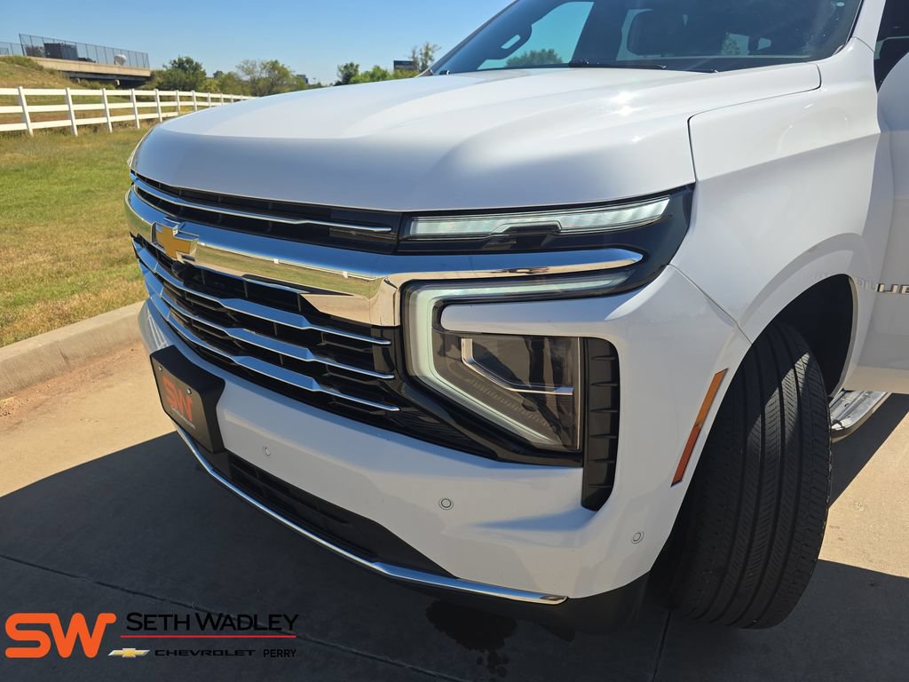 Used 2025 Chevrolet Suburban LT AWD/4WD image 31