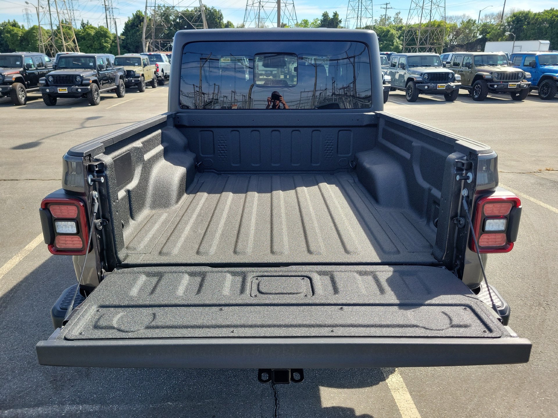 New 2026 Jeep Gladiator Sport AWD/4WD image 16