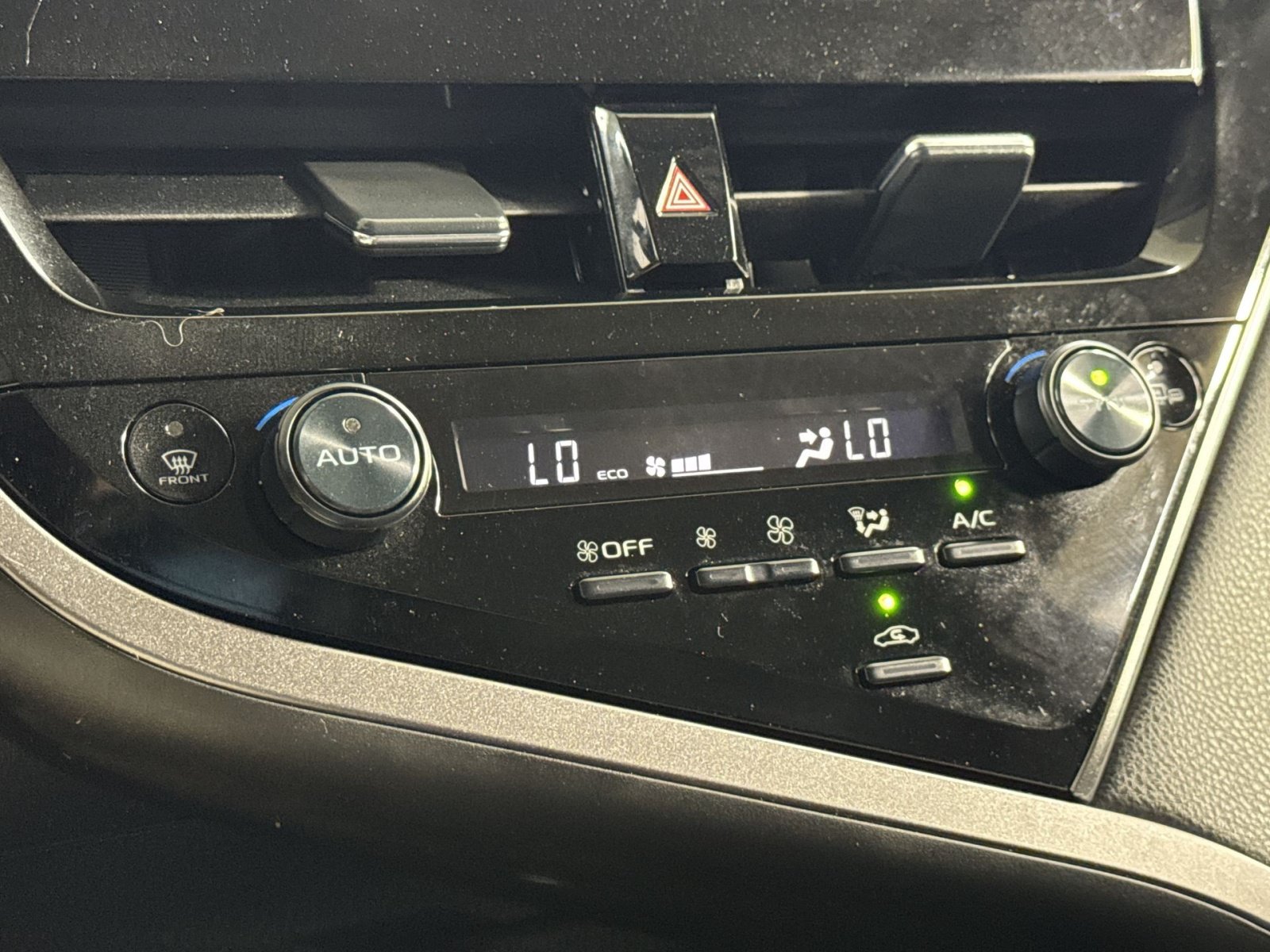 Used 2023 Toyota Camry SE AWD/4WD image 23