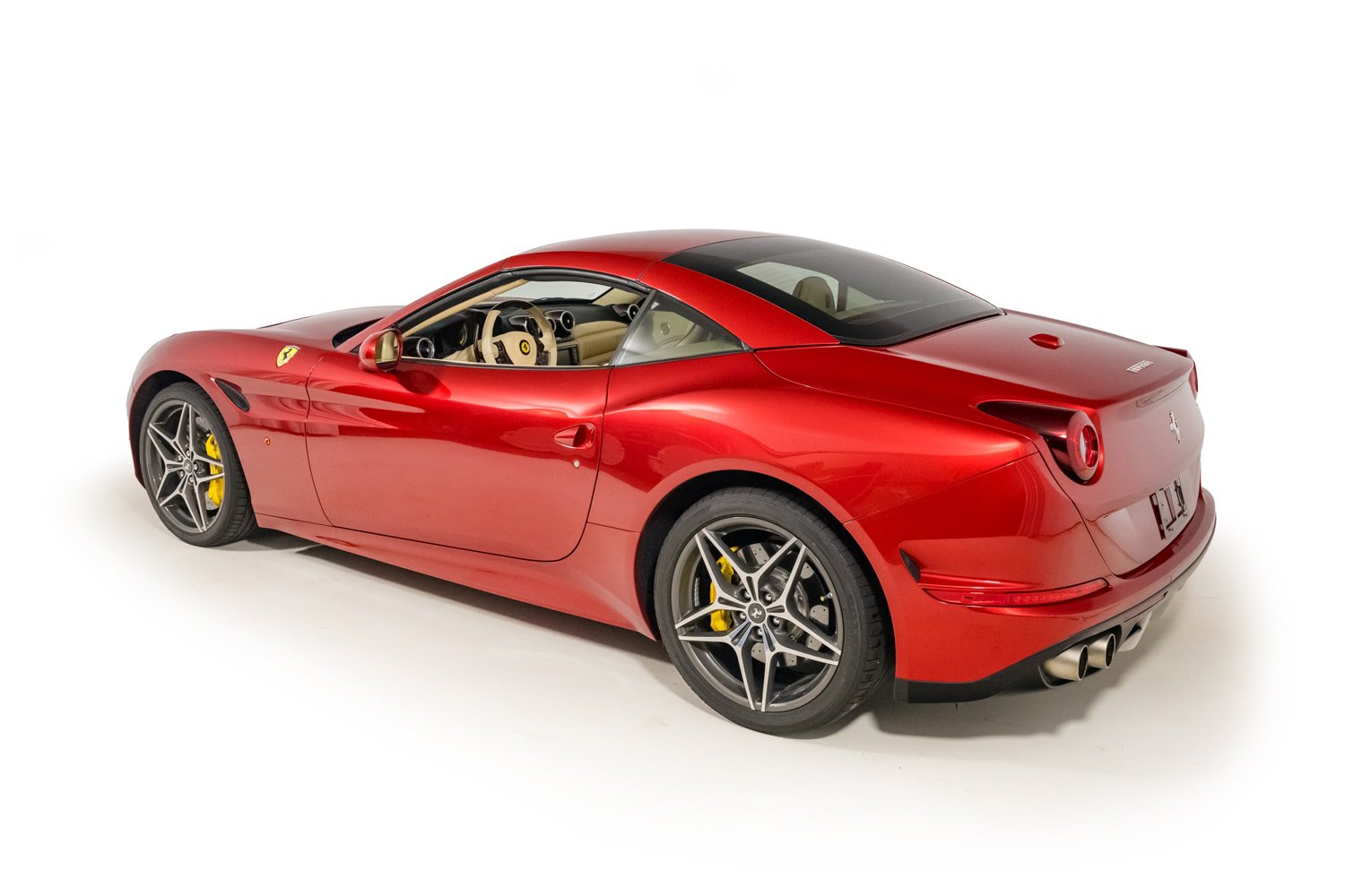 Used 2015 Ferrari California T RWD image 4