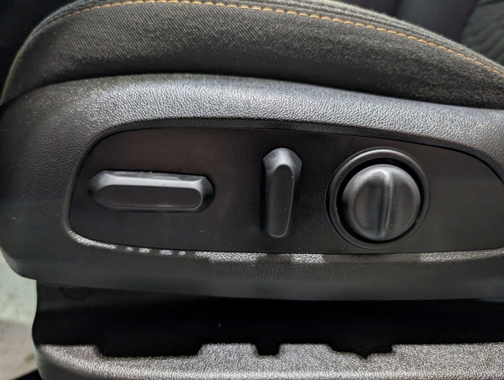 Used 2018 Chevrolet Equinox LT image 14