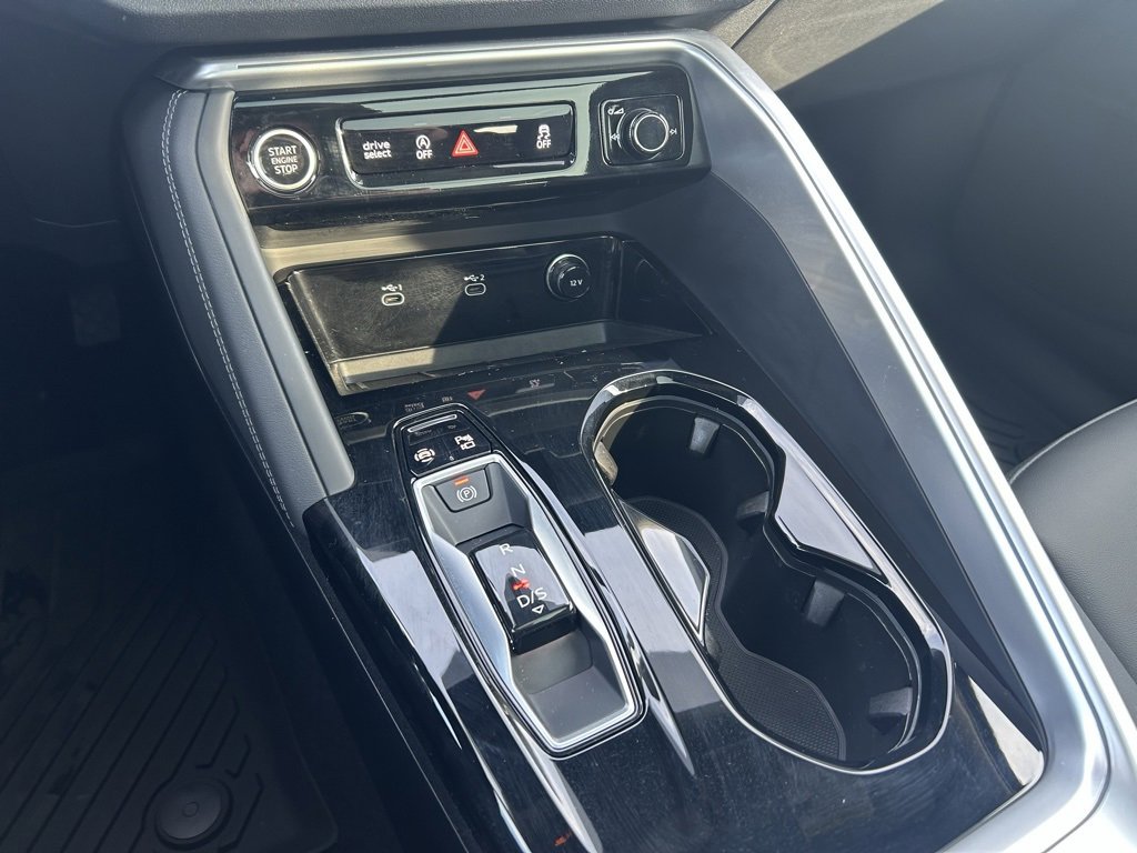 Used 2025 Audi Q5 Premium w/ Convenience Package image 18