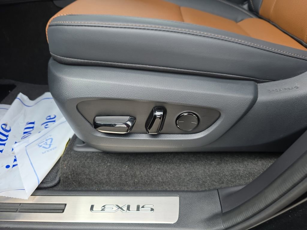 Used 2025 Lexus GX 550 w/ Accessory Package (Z1) image 13