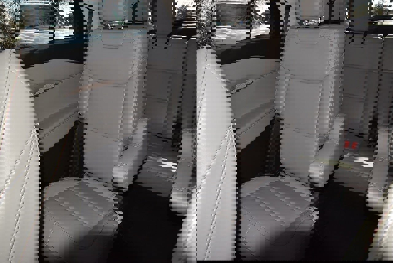 Certified 2025 Ford Explorer Active w/ Active Comfort Package image 20