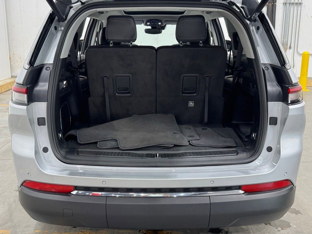 Used 2022 Jeep Grand Cherokee L Limited image 17