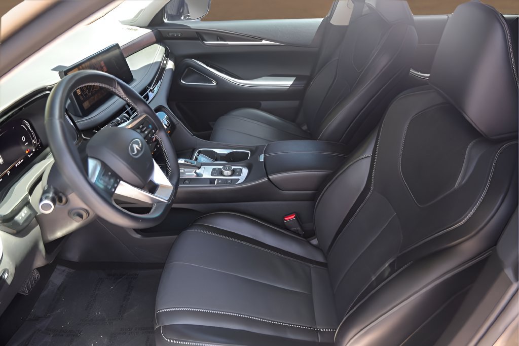Used 2023 INFINITI QX60 Sensory w/ Vision Package AWD/4WD image 9