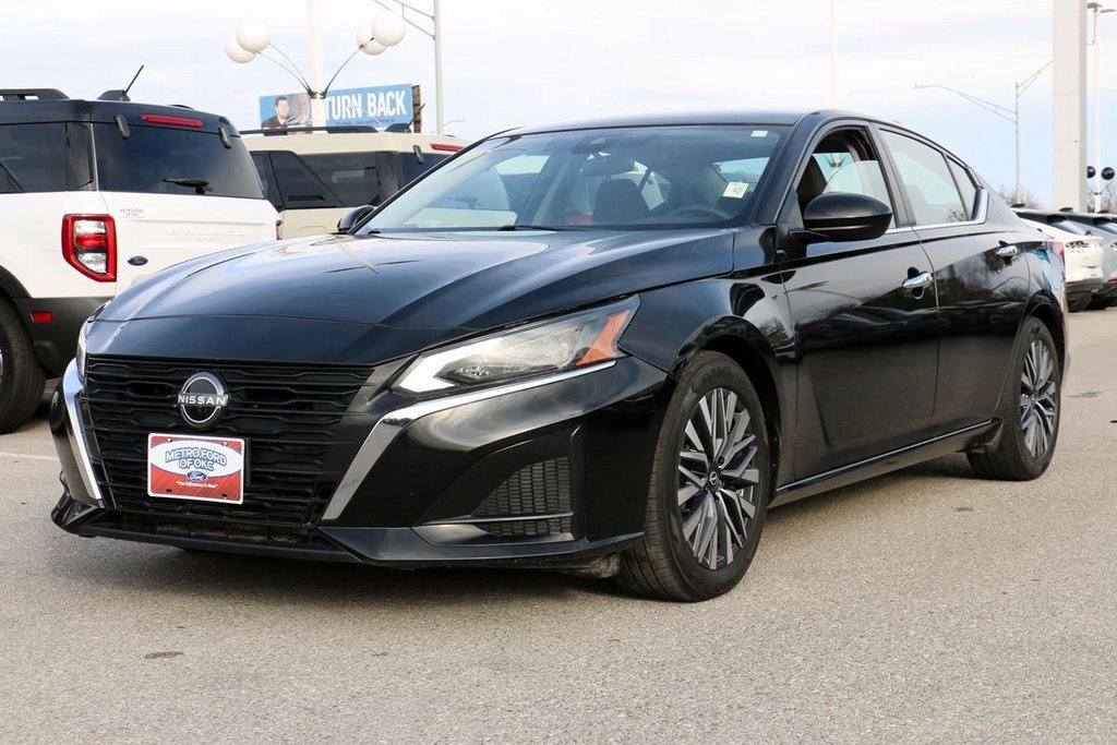 Used 2023 Nissan Altima 2.5 SV image 1