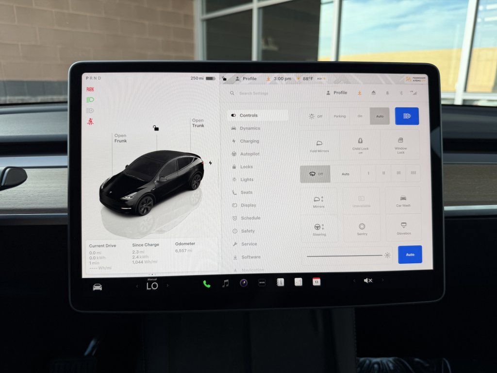 Used 2024 Tesla Model Y 2WD image 19