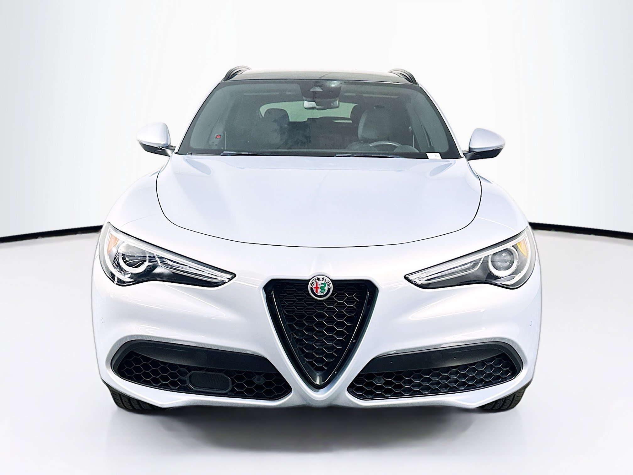 Used 2023 Alfa Romeo Stelvio Sprint RWD image 2