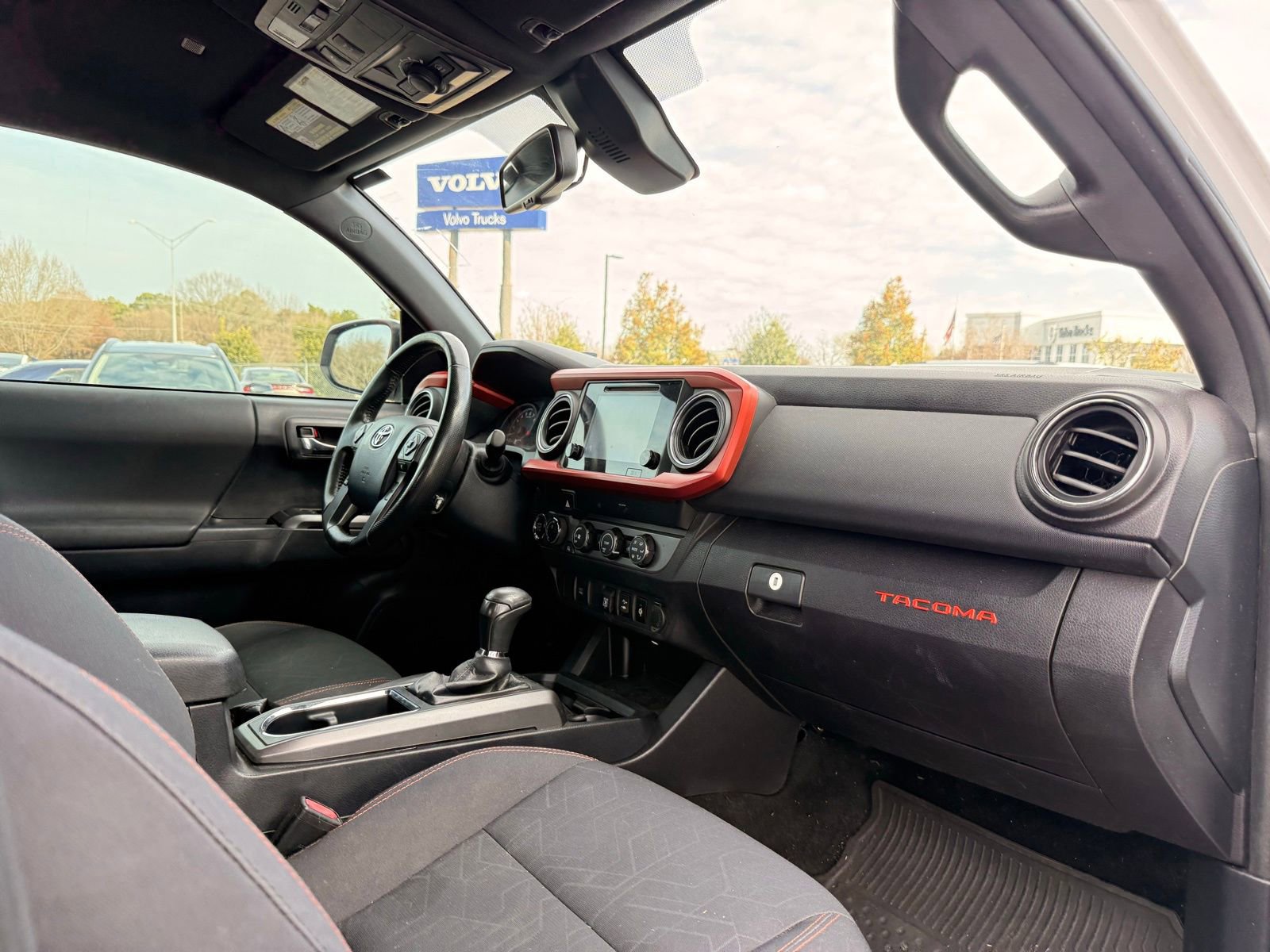 Used 2019 Toyota Tacoma TRD Off-Road image 33