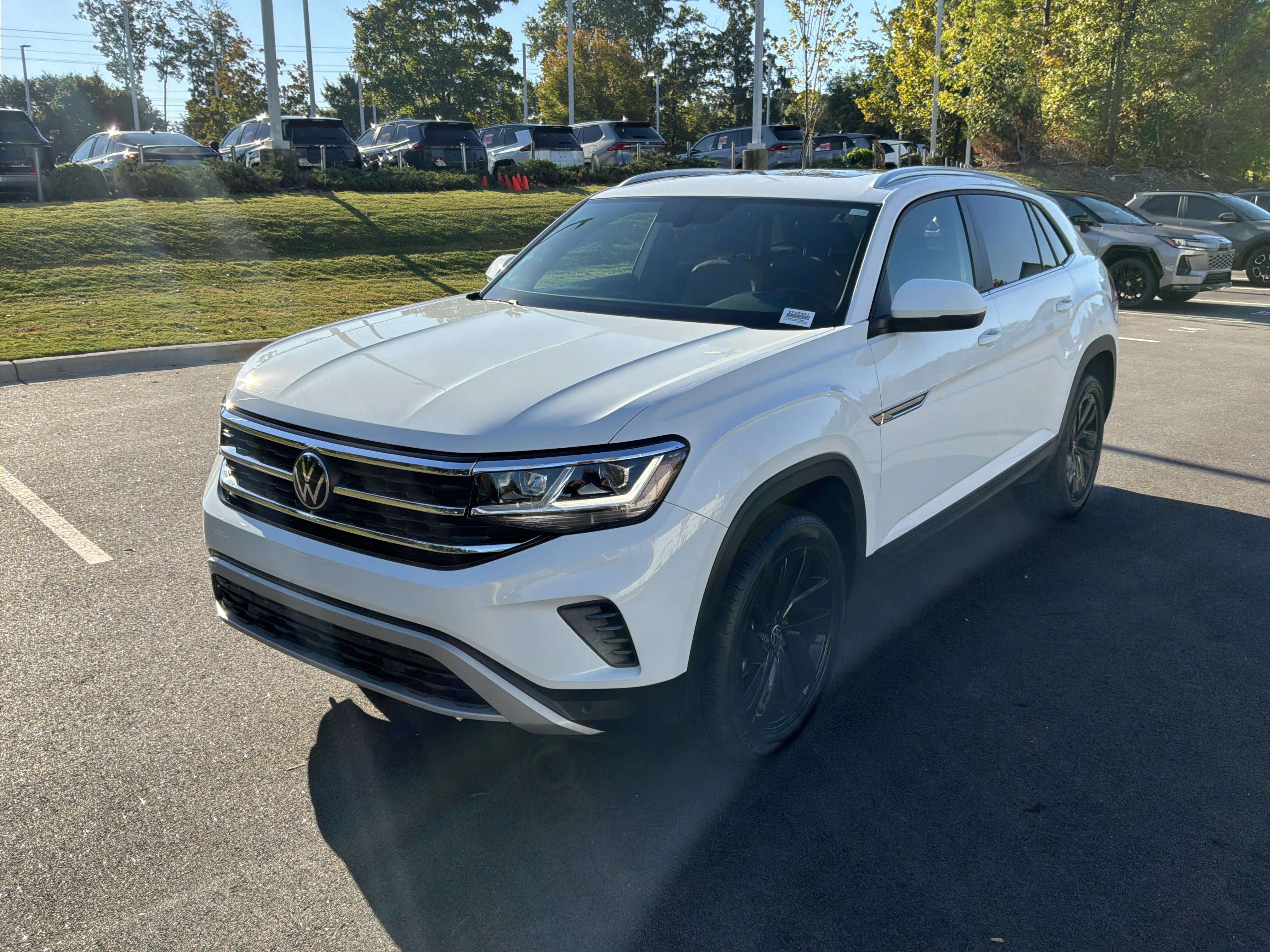 Used 2023 Volkswagen Atlas Cross Sport SE w/ Panoramic Sunroof Package AWD/4WD image 5