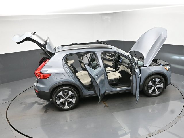 Used 2023 Volvo XC40 B5 Plus w/ Protection Package Premier AWD/4WD image 47